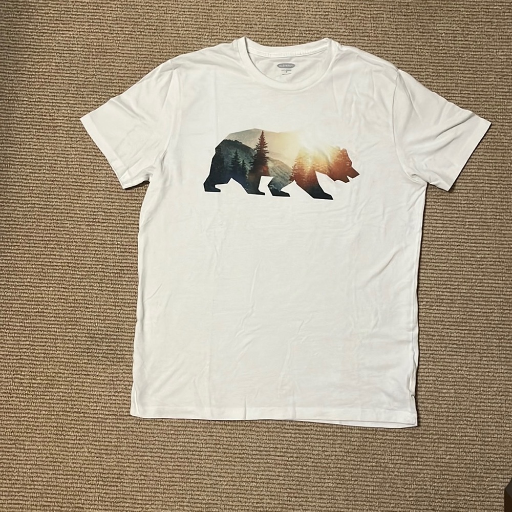 Men’s white old navy t-shirt